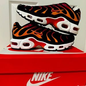 Nike Air Max Plus Black And Active Pink Size 4Y